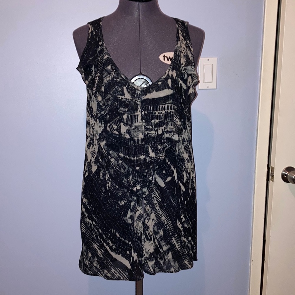 JACOB sleeveless blouse with beautiful button detail and light fabric. Size XS.